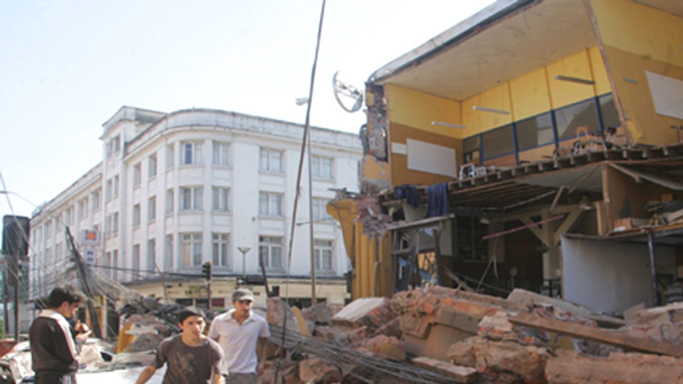 Chile lassan magához tér