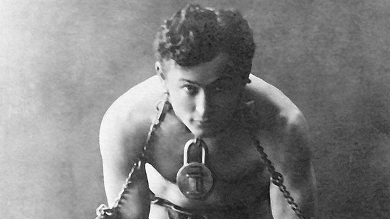 HARRY HOUDINI;  1874 - 19