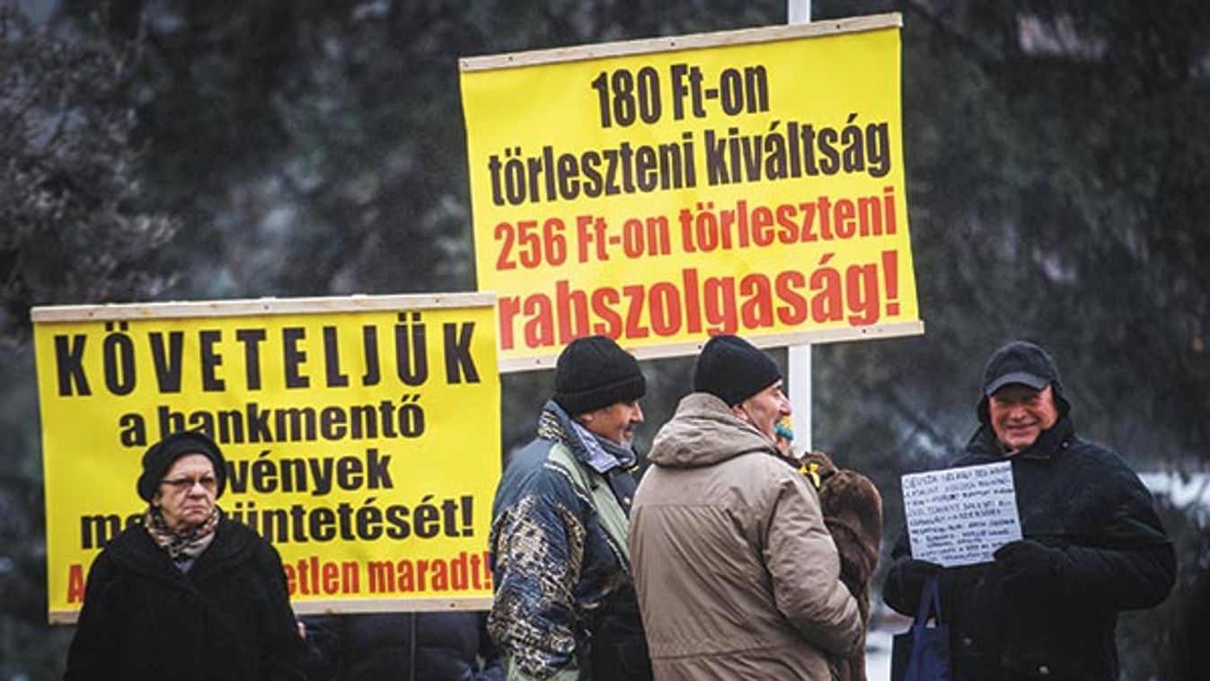 Szorongató hitelcsapda - Az Orbán-Botka találkozó idején tüntetőket kérdezte indokaikról Tanács István