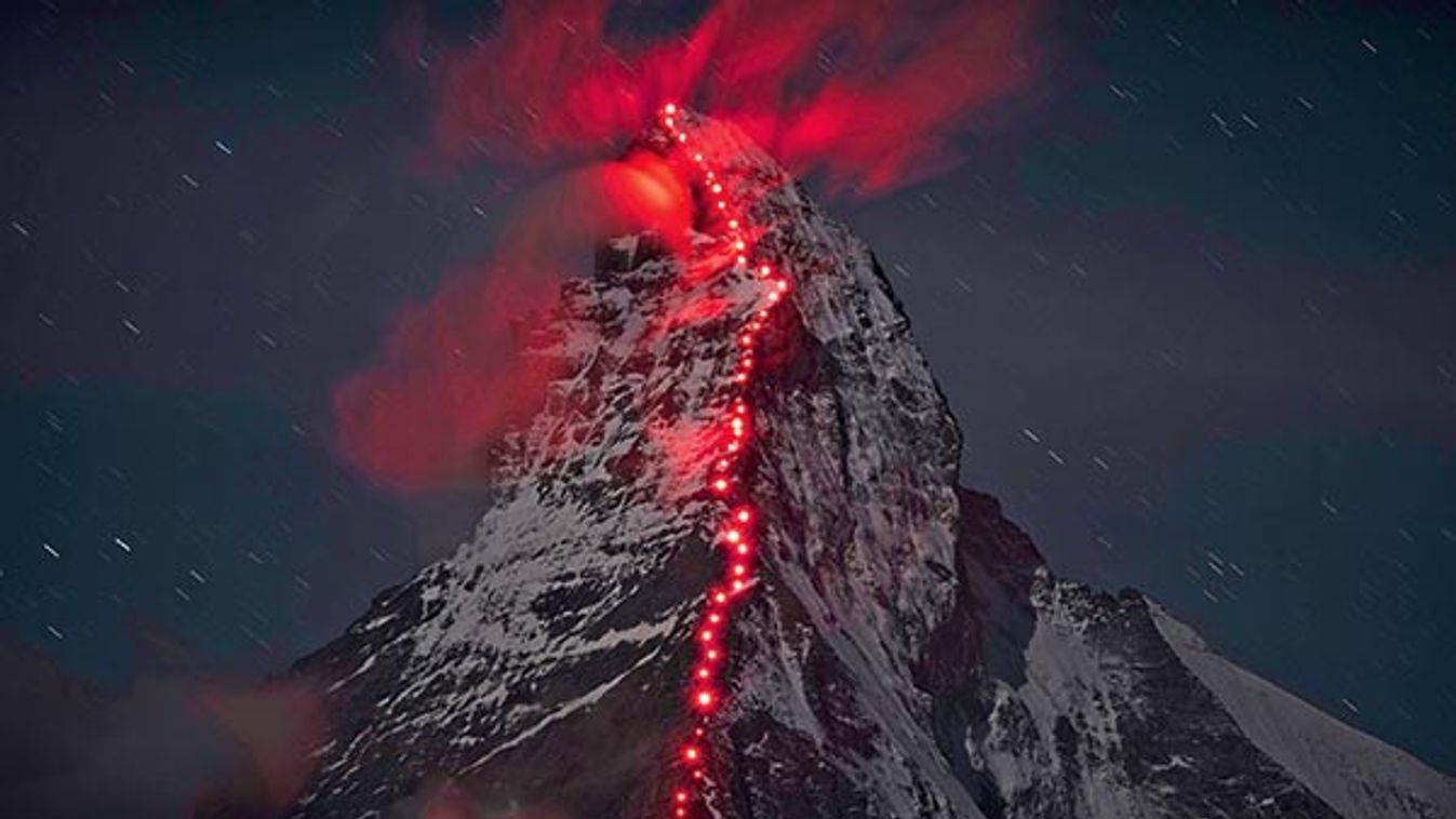 Nagy ünnep készül a Matterhornon! Kivilágították a hegyet