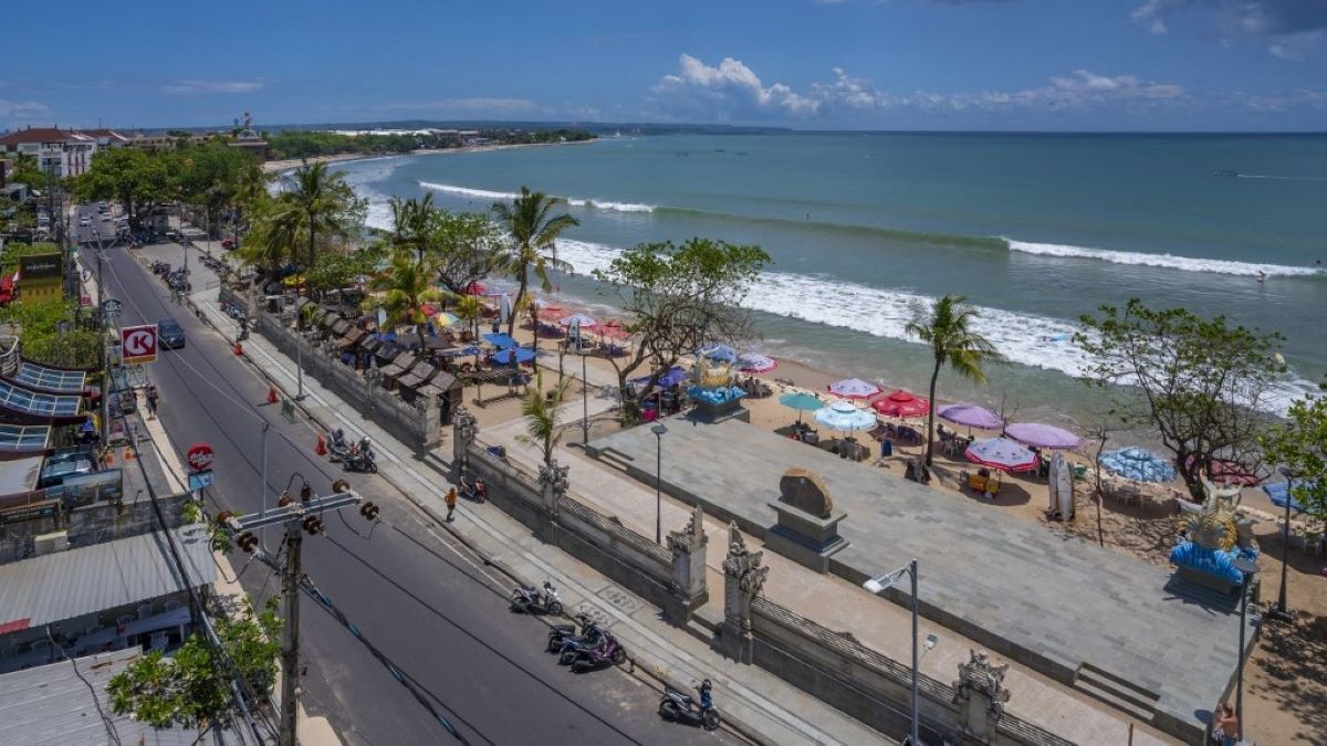 Öten haltak meg az elszabadult liftben