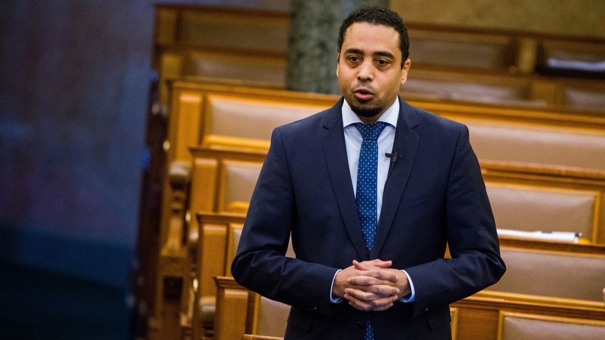 Idézzük föl együtt Kocsis-Cake öt legemlékezetesebb alakítását a magyar országgyűlésben