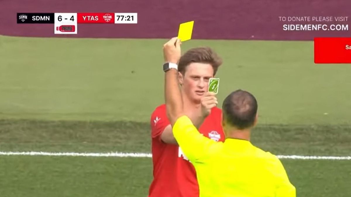 Sárga lapra lapot húzott a focista, a bíró ledöbbent (VIDEÓ)