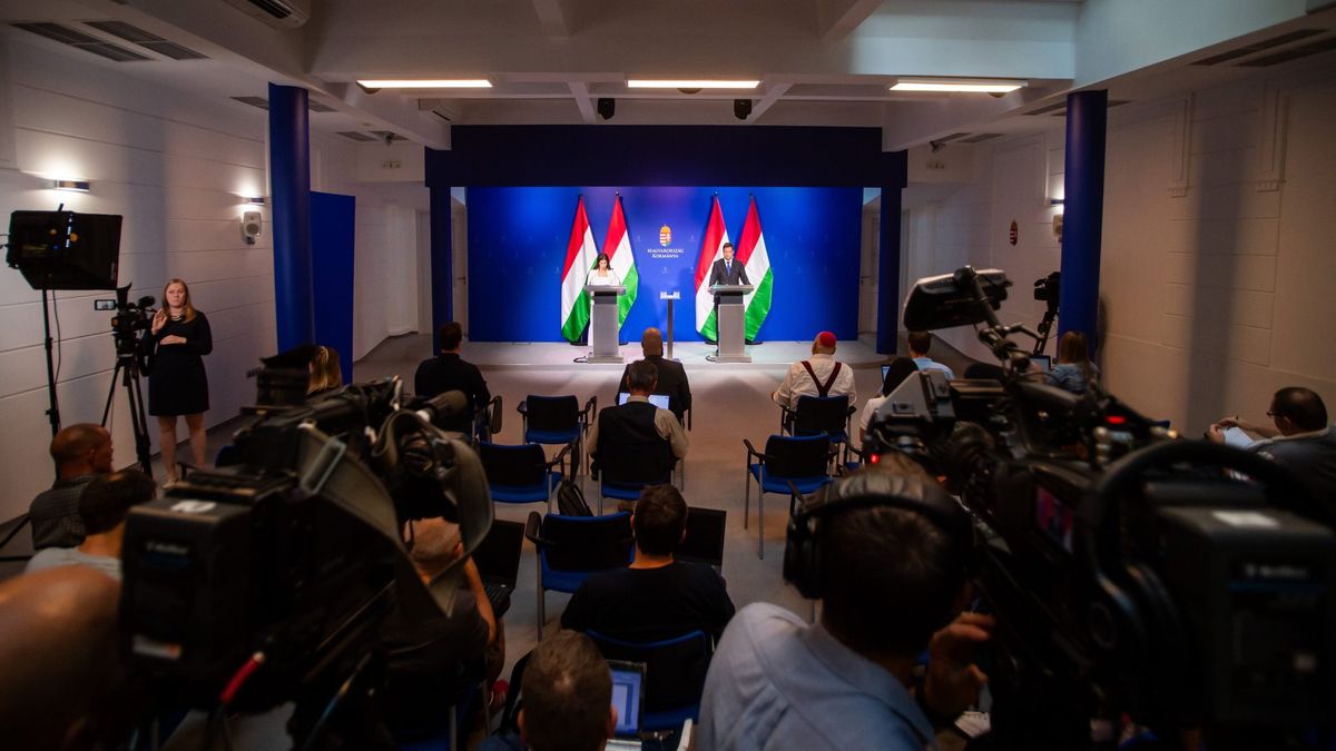 Nyugdíjemelés és szuverenitásvédelem – délben jön a Kormányinfó