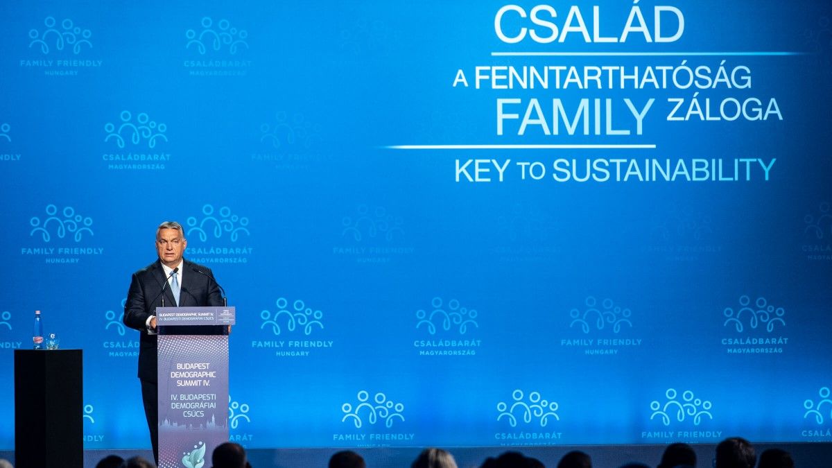 Orbán Viktor: Fontos, hogy a gyerekeknek apukájuk és anyukájuk legyen!