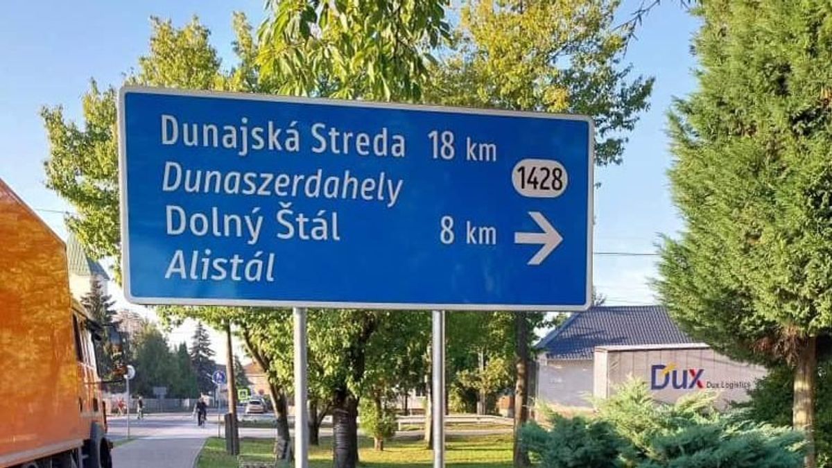 Kikerült az első magyar jelzőtábla Szlovákiában