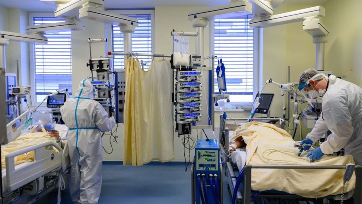 Két úr szolgája? – Az orvosi másodállásról kritikusan