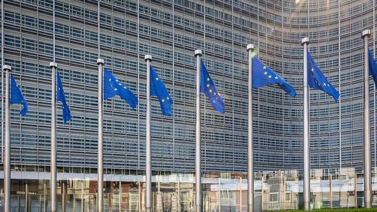 Idézhette volna a tenyérbemászó képű alak éppenséggel Nietzschét vagy magát Hitlert is