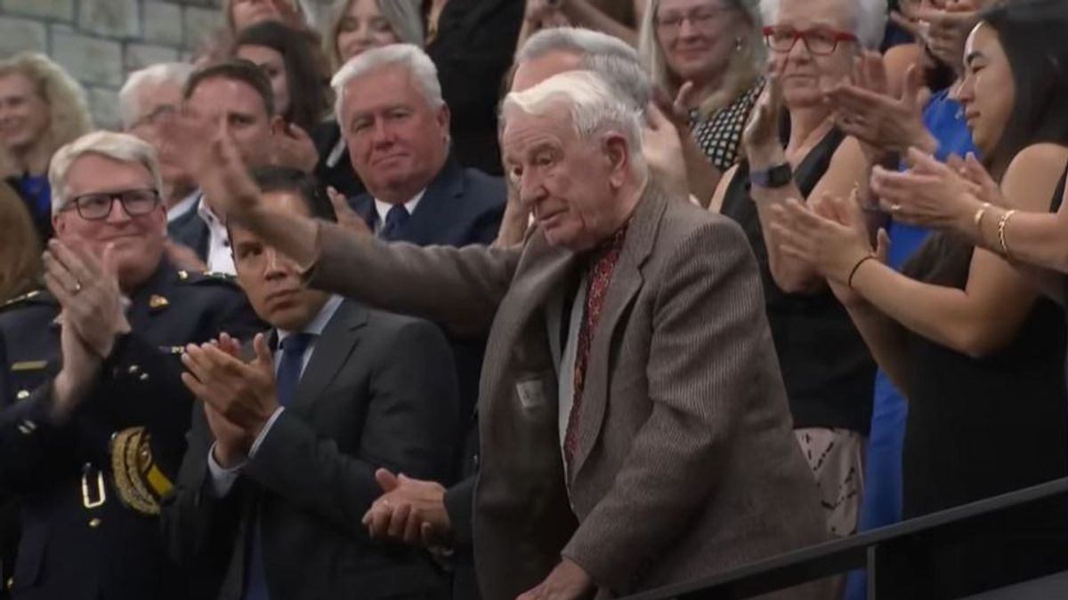 Üzent a Kreml: bíróság elé kell állítani az ukrán SS-veteránt, akit meghívtak a kanadai parlamentbe