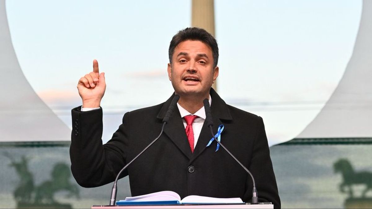 Márki-Zay párttá alakítja magát, így segít a cövekelésben