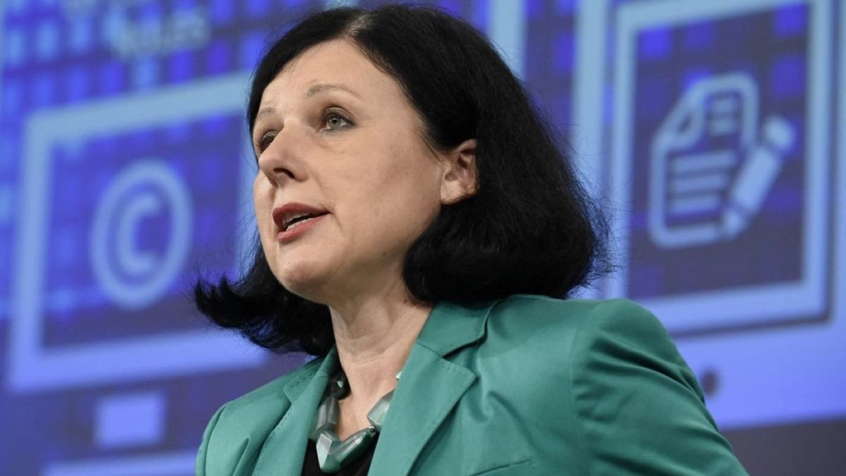 Nem könnyezzük meg Jourová távozását