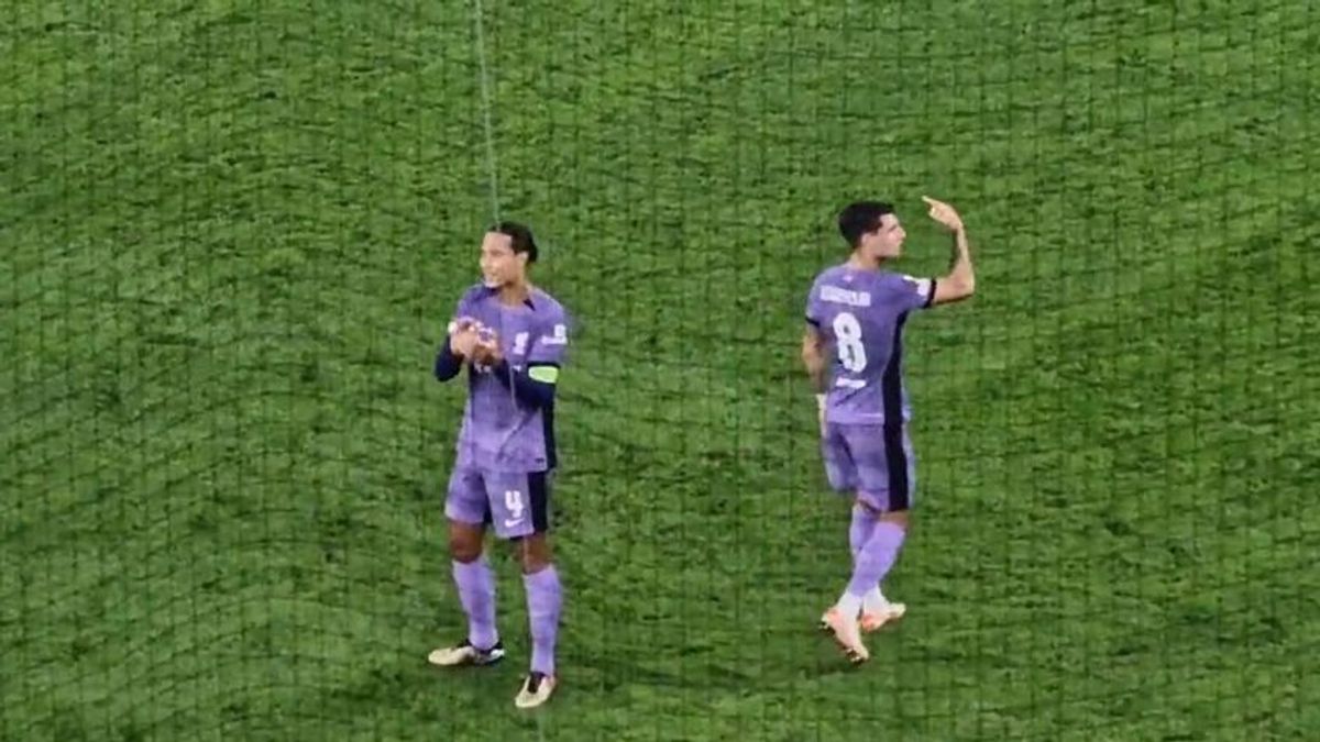 Egész Liverpoolban azt találgatják, mit mutatott Szoboszlai a szurkolóknak