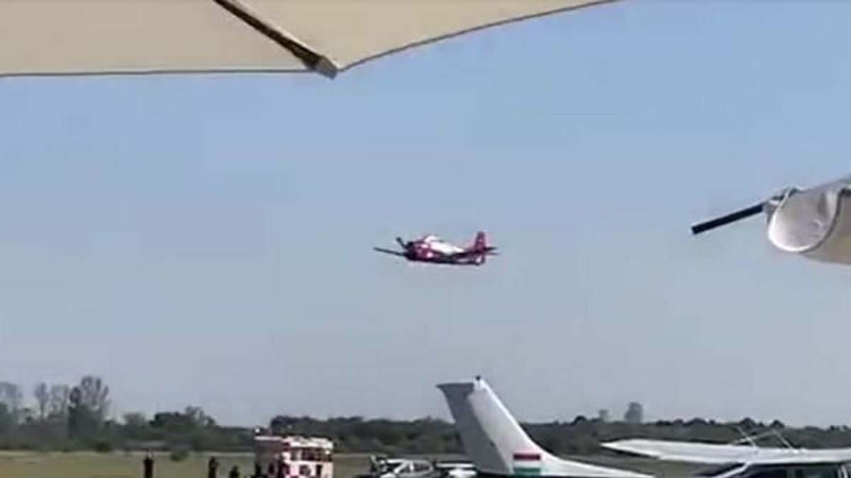 Videón a tragédia: így zuhant le a repülőgép a börgöndi repülőtéren