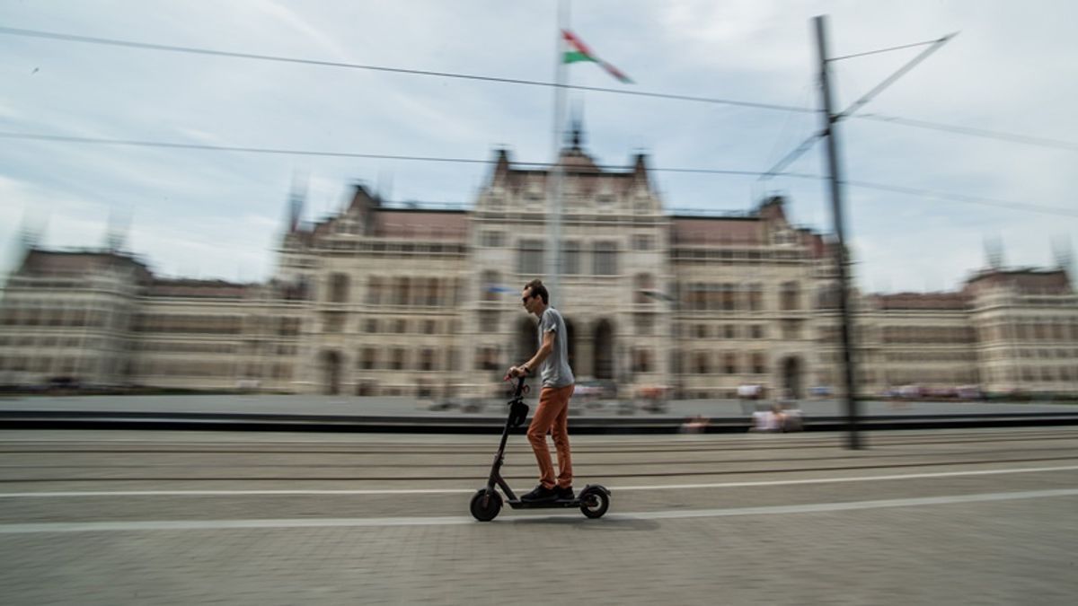 Hamarosan megfizetnek a magyarországi elektromos rolleresek