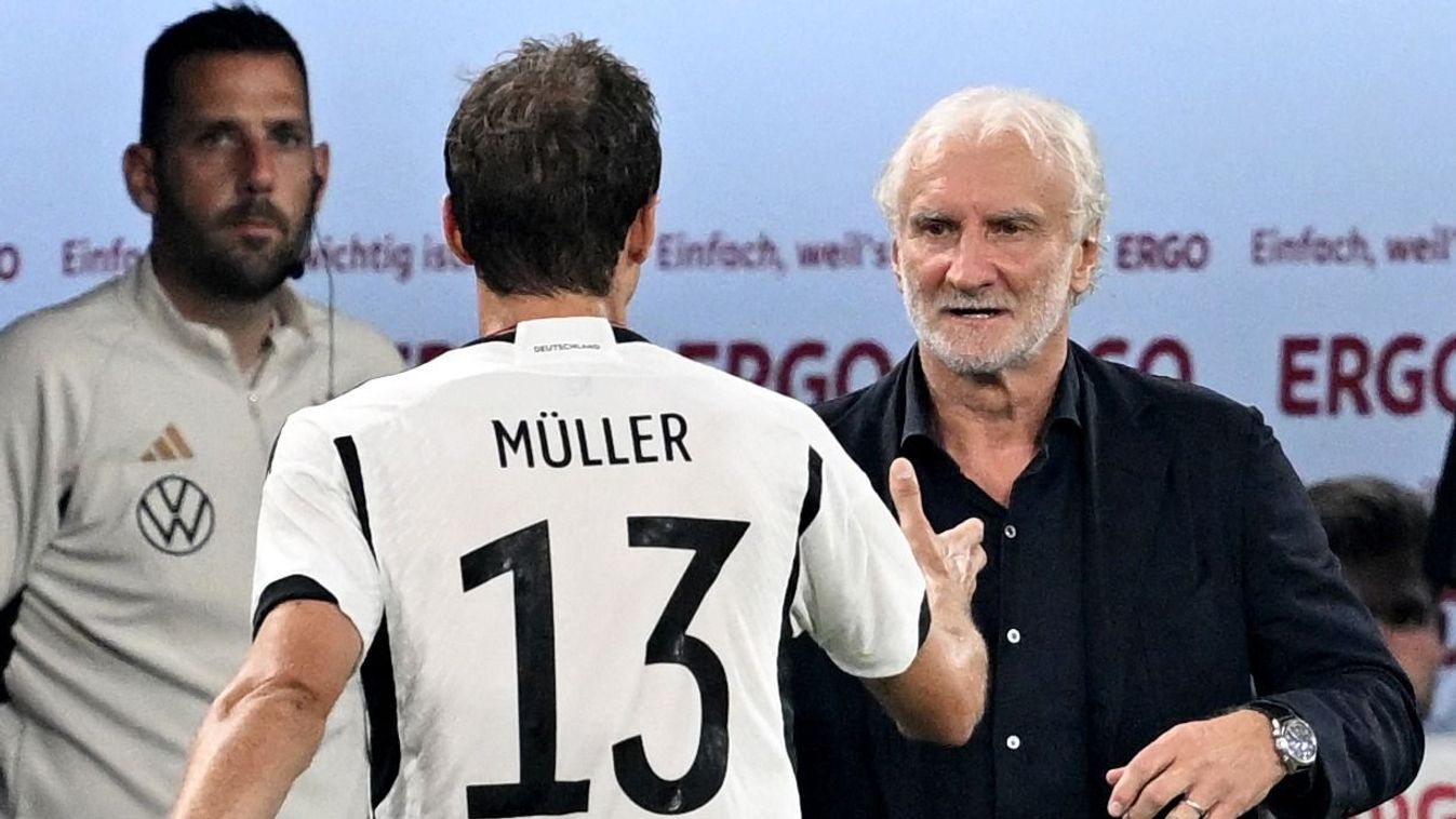 12 September 2023, North Rhine-Westphalia, Dortmund: Soccer: Internationals, Germany - France, Signal Iduna Park. Germany's Thomas Müller (M) is congratulated by interim team boss Rudi Völler (r) after his substitution. Photo: David Inderlied/dpa (Photo by David Inderlied / DPA / dpa Picture-Alliance via AFP)