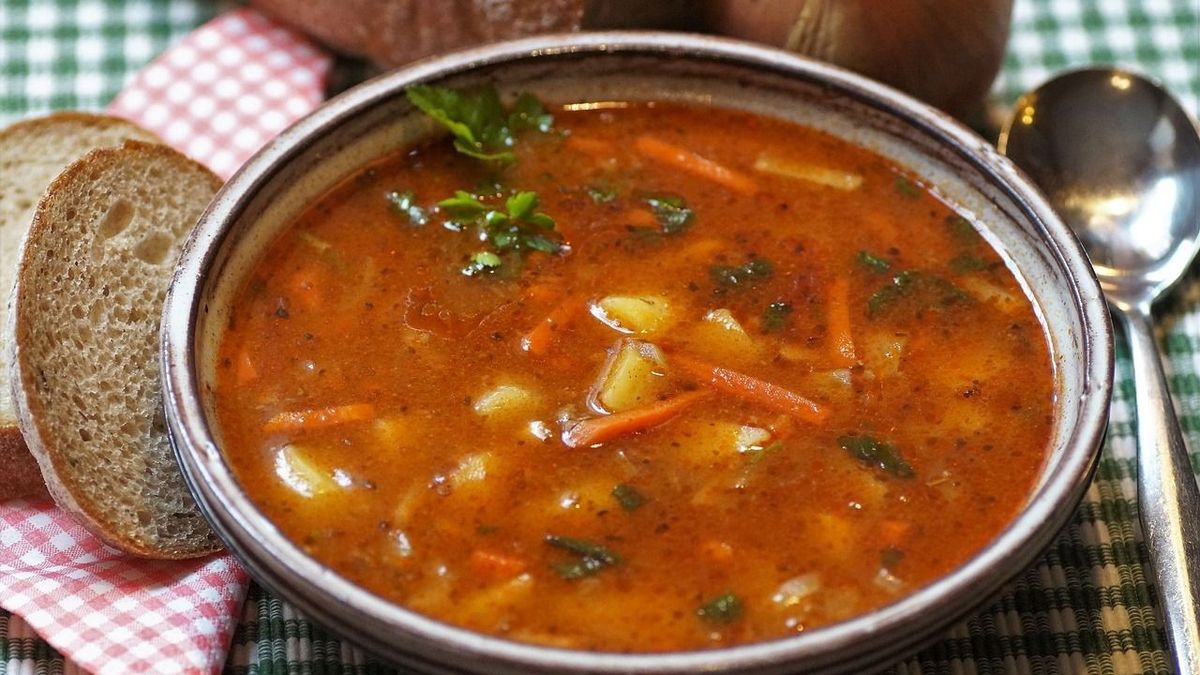 Békés gulyásfőzésnek indult, véres verekedés lett belőle – eszméletlenül végezte a szlovák politikusjelölt