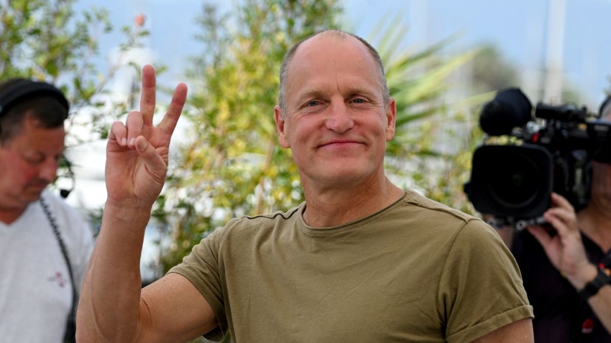 Így űzött tréfát Woody Harrelson Bidenék háborús álláspontjából (VIDEÓ)