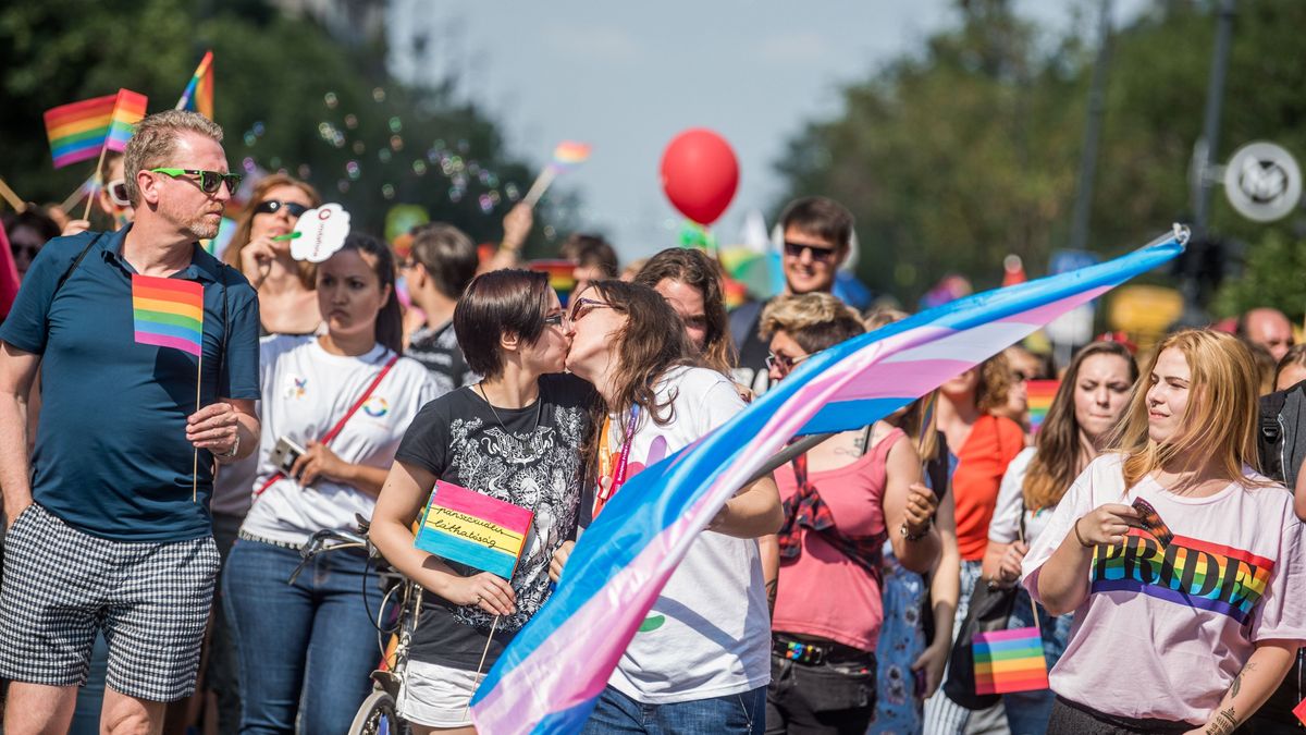 A világon elsőként Kalifornia bevezeti a „Transzneműség Történelmi Hónapját”