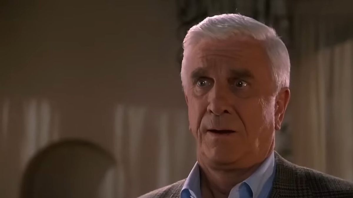 Frank Drebin, az Amerikai Egyesült Államok elnöke épp most erősítette meg, hogy a háborút bizony folytatni kell, nem hagyhatjuk abba