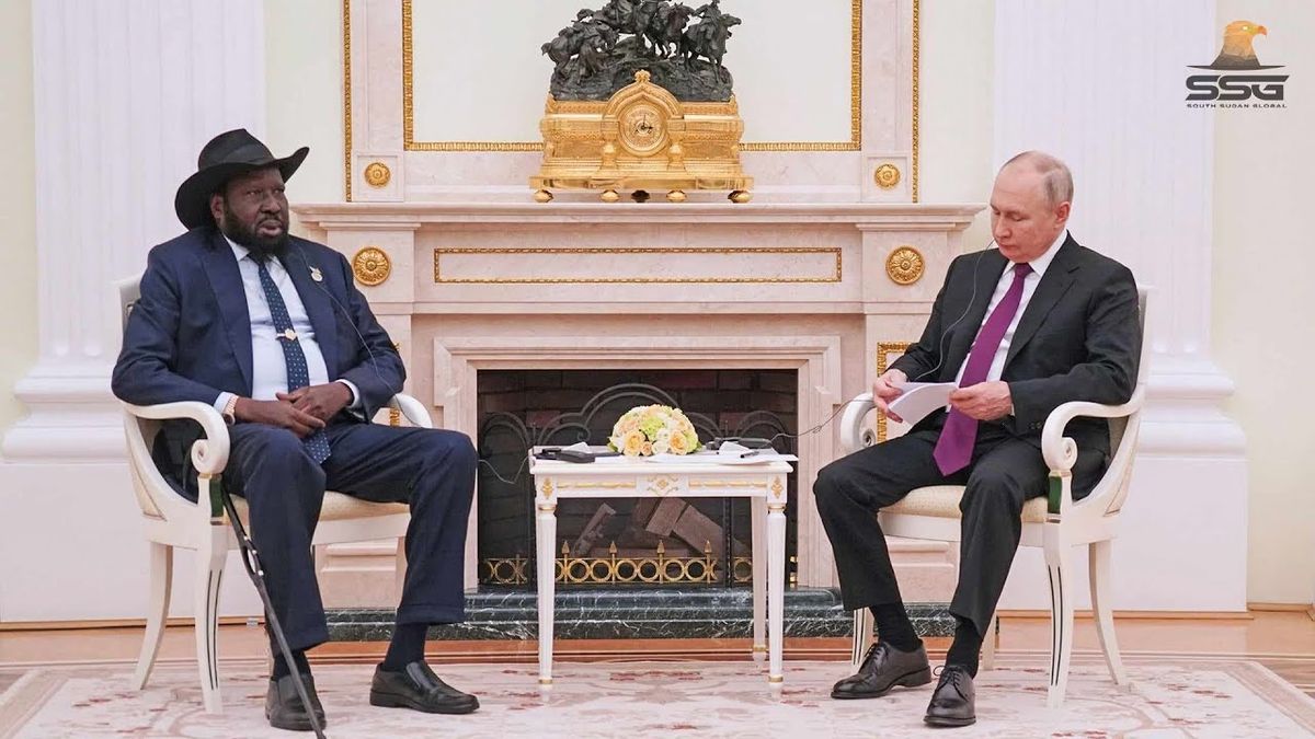 A bevizelős dél-szudáni elnöknek meggyűlt a baja a tolmácsgéppel, Putyinnak kellett segítenie neki (VIDEÓ)