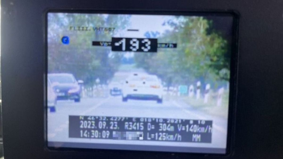 Közel kétszázzal hajtott Tolnában, helyben kicsengette a több, mint negyedmilliós bírságot, azt mondta, megbeszélésre siet