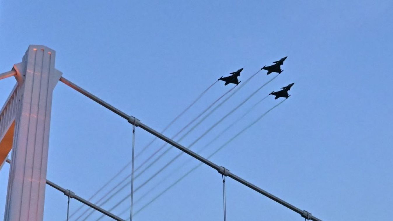 Hungarian Air Force JAS 39 Gripen fighters fly over the Danube River at Elizabeth Bridge in Budapest on August 27, 2022, prior to a fireworks to celebrate the Hungarian national holiday on the occasion of the 1022nd anniversary of the foundation of the Hungarian state.