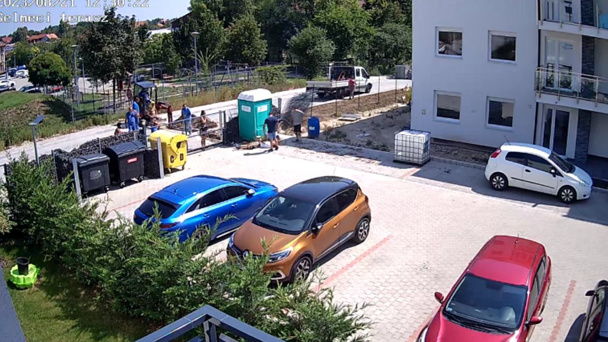 Ájultra vertek egy férfit Érden (videó)