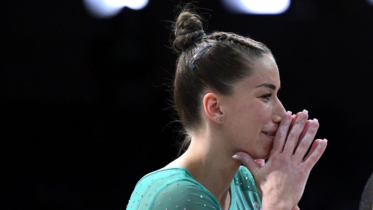 Kettétört álmok – súlyos térdsérülést szenvedett a háromszoros Európa-bajnok tornásznő, Kovács Zsófia egy héttel a vb előtt