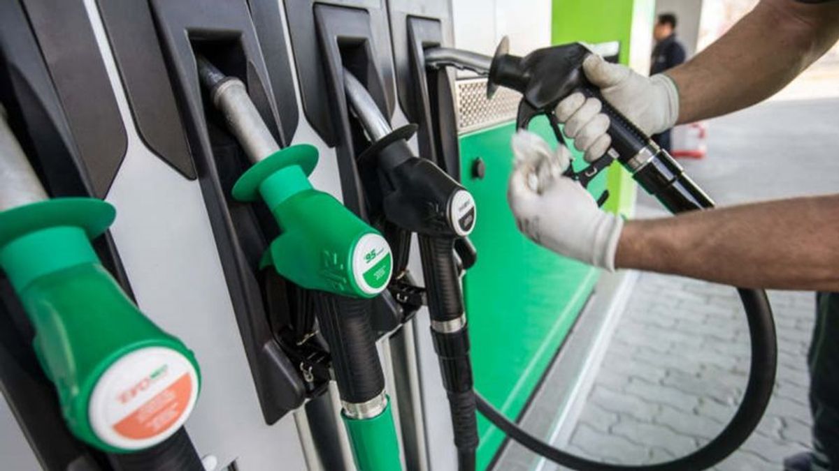 Jó hír az autósoknak: ennyivel lesz olcsóbb az üzemanyag szerdától