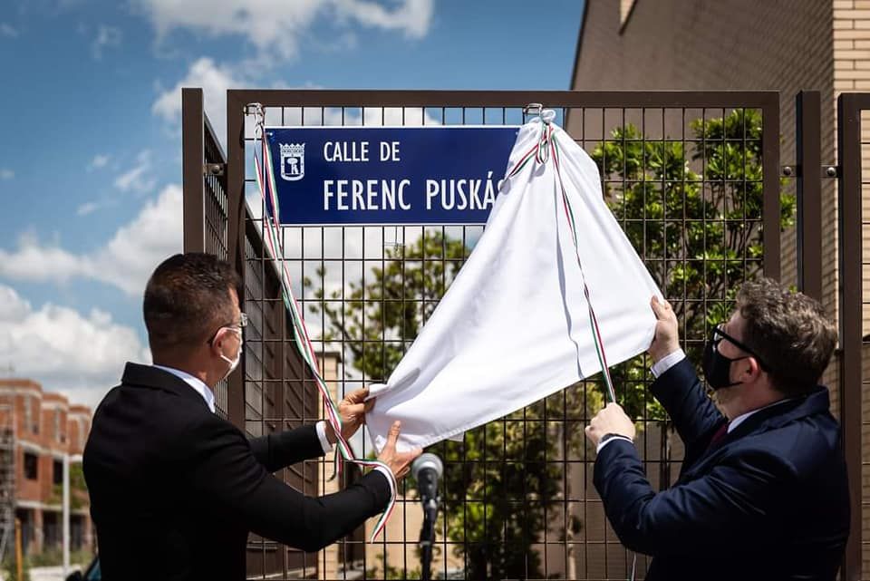 Szöllősi György a Puskás-ügyek és a magyar futballhagyomány nagykövete felavatja a Puskás Ferenc utcát Madridban