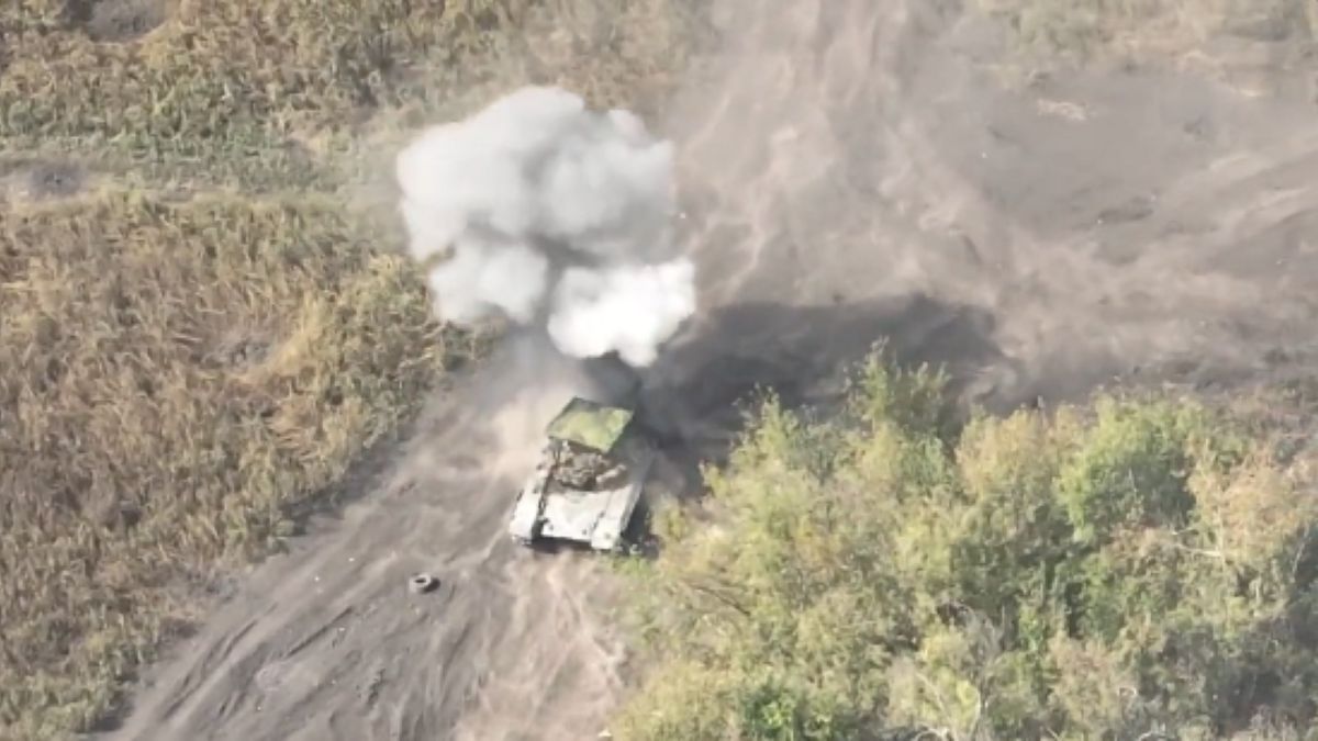 A drónellenes tuning sem segített, darabokra robbant az orosz tank (Videó)