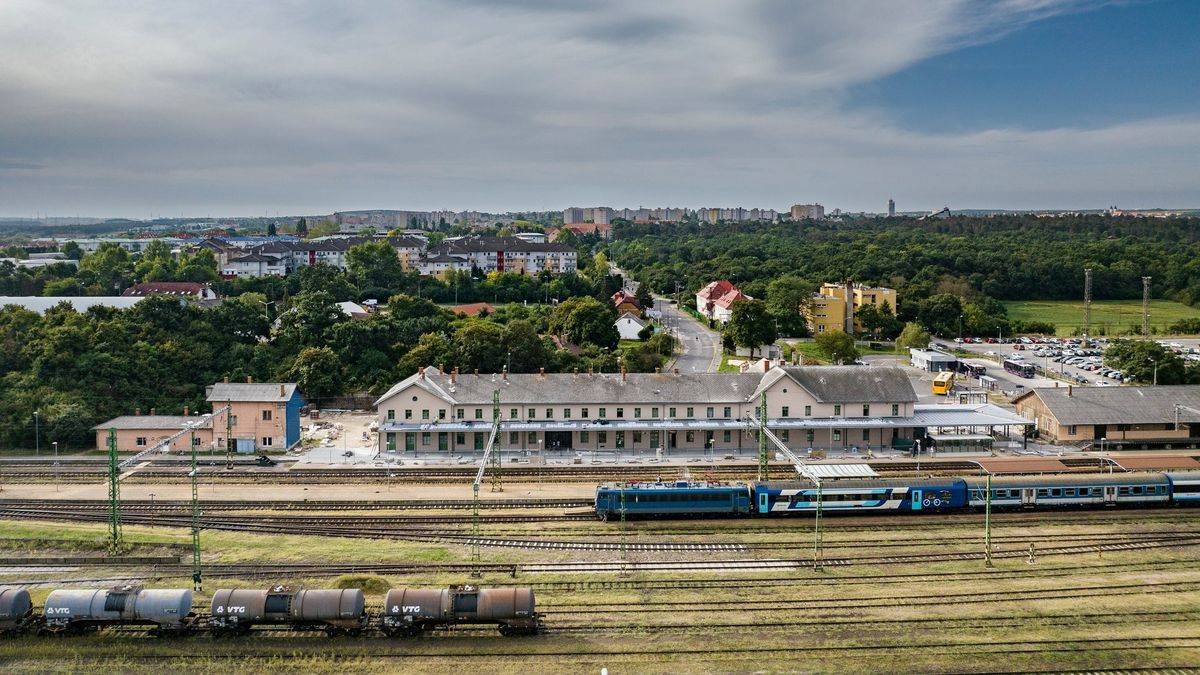 Vitézy Dávid újra nekiment Lázár Jánosnak