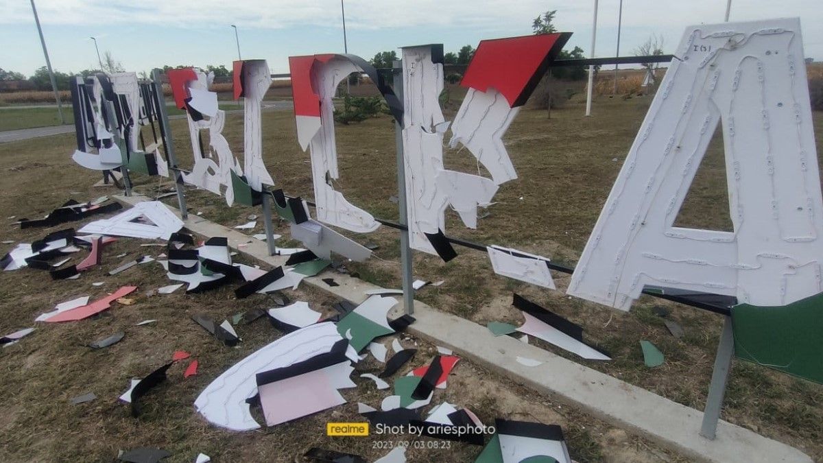 Vandálok verték szét a Szabadka táblát – reagált a VMSZ