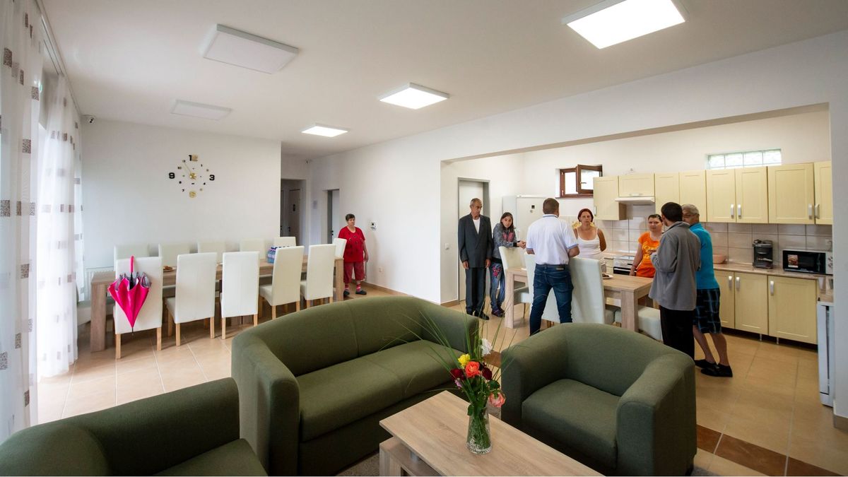 Szakít az államszocializmussal, kisebb közösségekben helyezné el a kormány a rászoruló betegeket