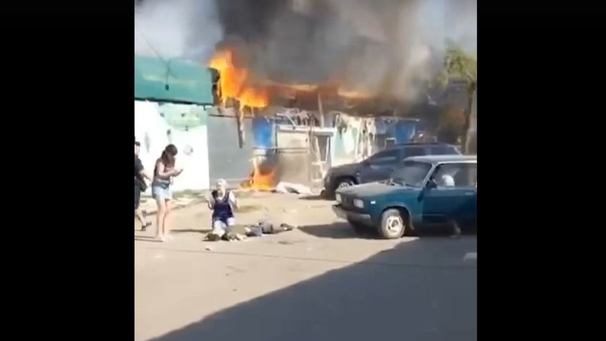 Lebombáztak az oroszok egy piacot, 16-an meghaltak (VIDEÓ)