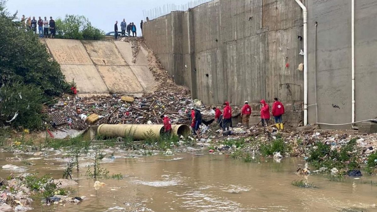 Több mint kétezren meghaltak a líbiai árvizekben
