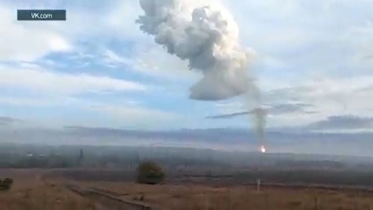 Zúg a Volga? Kilométeres füstoszloppal lángol egy gázvezeték a Volga partján (VIDEÓ)