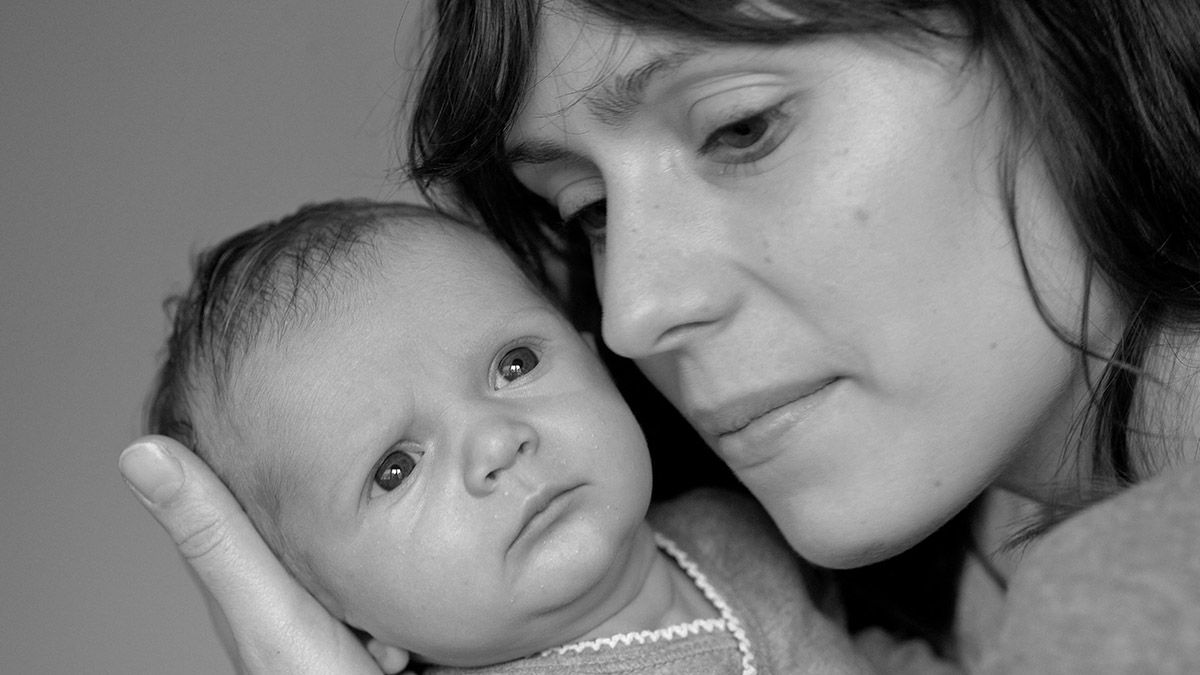 Szülés utáni depresszió: Amerikában gyógyszerrel kezelik, de mi a helyzet Európában?