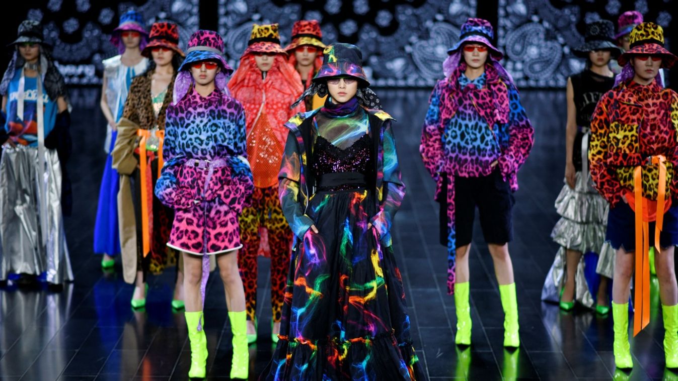 Collection show of Chinese and Korean designers at 2020 Quancheng Fashion International Fashion Week