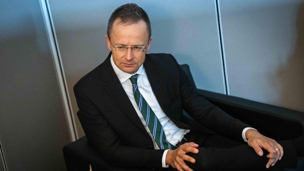 Szijjártó: Nekünk ez nem geopolitika, hanem szenvedés. Békét akarunk!