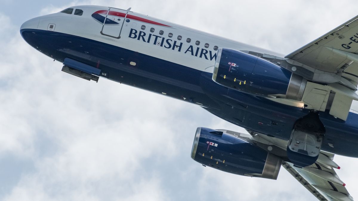 Kokaint szippantott fel egy félmeztelen nő testéről a repülés előtti éjszakán egy pilóta