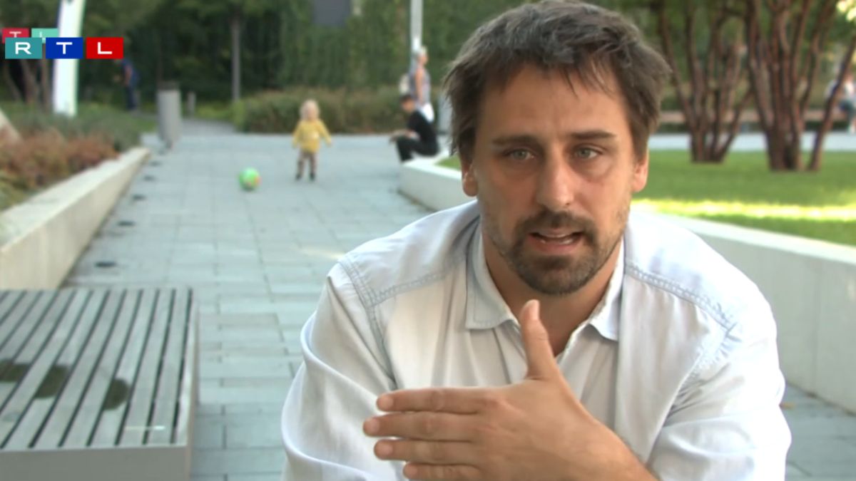 A szlovák pénzből fideszező és magyarozó Reisz Gábor azon sajnálkozik, hogy kettészakad a magyar társadalom