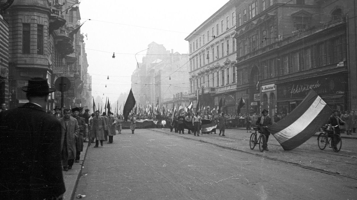 Amennyiben 1956-ban a magyar forradalom sikeres lesz...