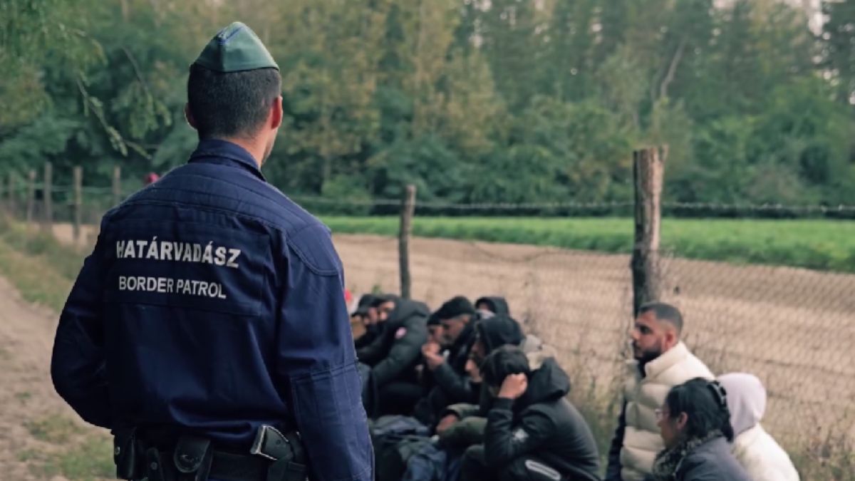 Mindent elkövetnek a migránsok: gyerekeket használnak élő pajzsként (VIDEÓ)