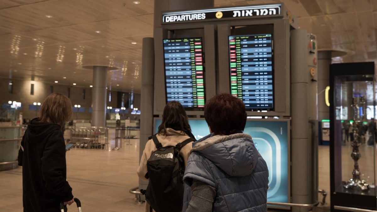 Katonai repülőgépekkel menekíti ki állampolgárait Izraelből Lengyelország