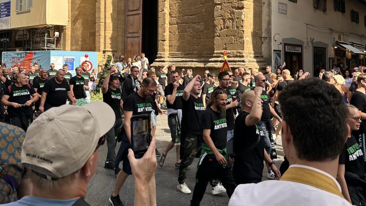 „Szarunk a gulyásotokba” – üzenték a Fiorentina szurkolói a fradistáknak