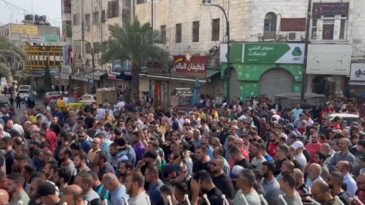 „Ha van egy puskád, lőj le vele egy zsidót” – zúgja a dühös tömeg Ciszjordániában (videó)