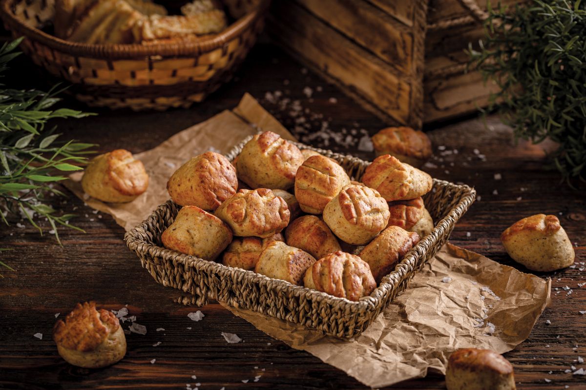 Hungarian,Scones,With,Pork,Crackling,In,Small,Wicker,Basket