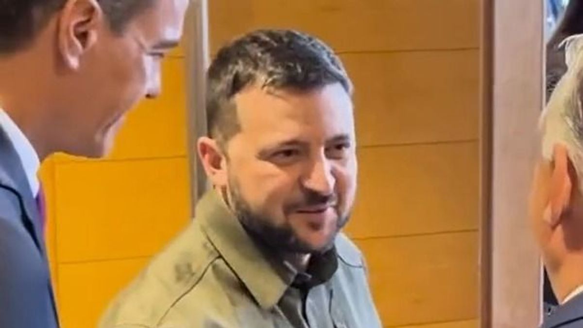 Kezet rázott Orbán Viktor Zelenszkijvel (VIDEÓ)