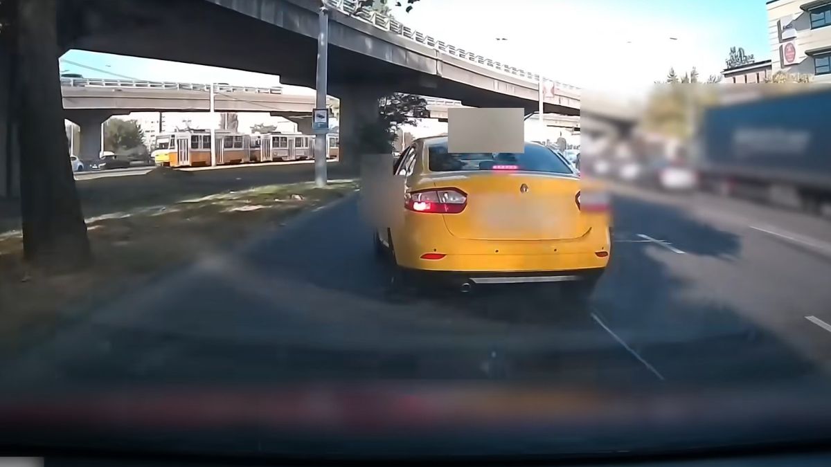 Nem bírta idegekkel a taxis, hogy valaki meg akarja előzni – feltépte az ajtót és köpni kezdett